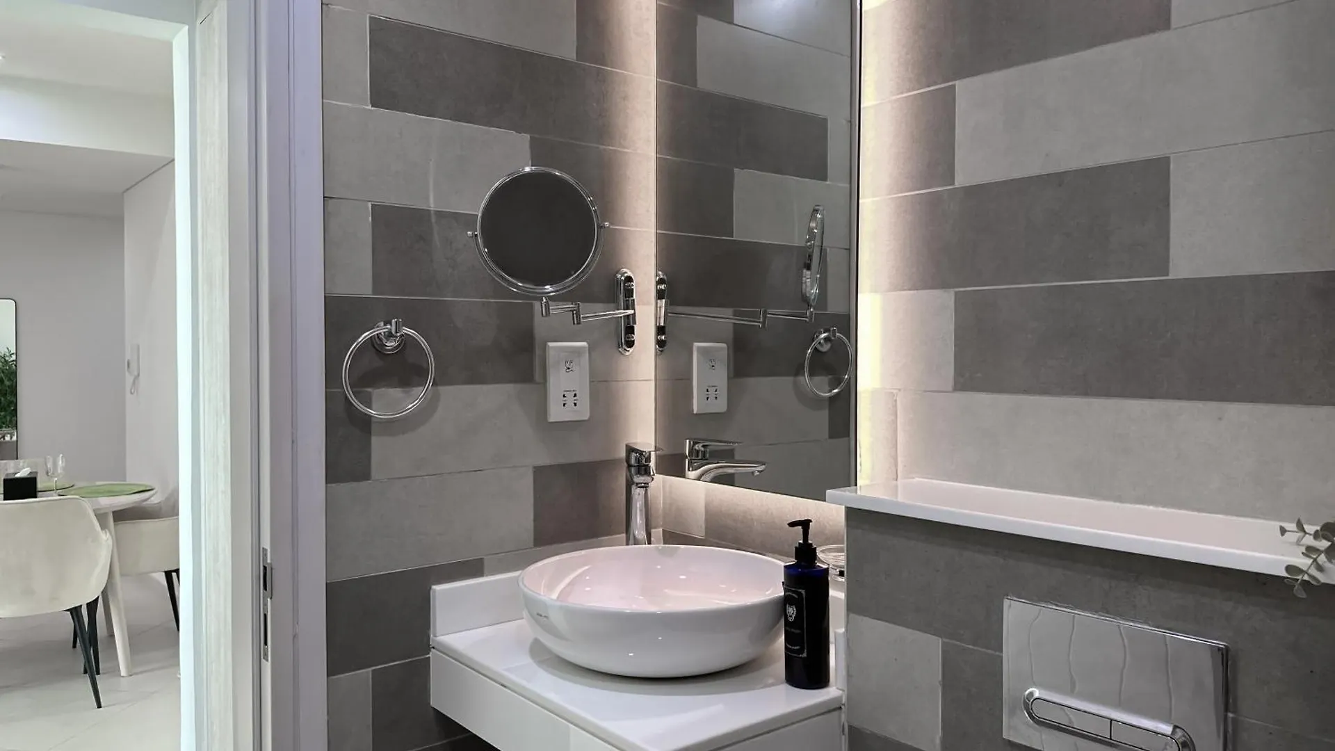 Luxe Lagoon Suites Palm Beach Private Access With Infinity Pool & Bar Dubai