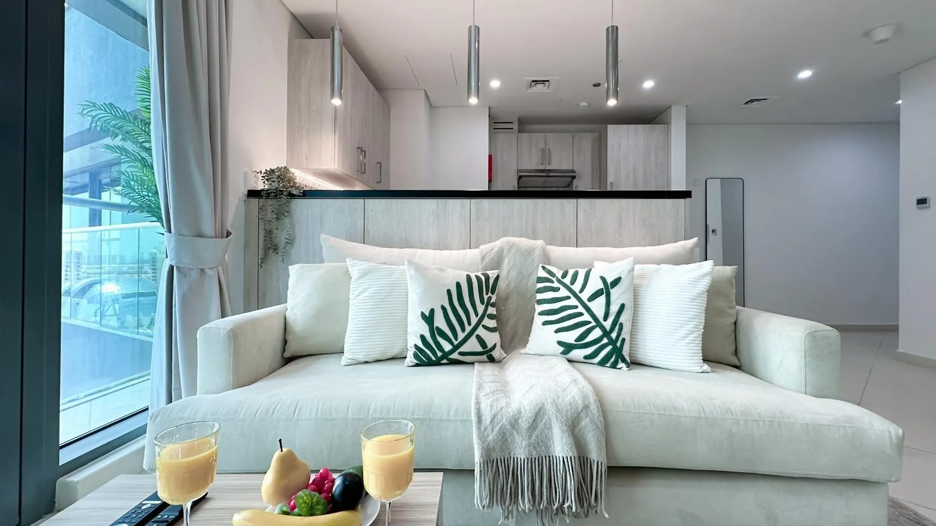 Lägenhet Luxe Lagoon Suites Palm Beach Private Access With Infinity Pool & Bar Dubai